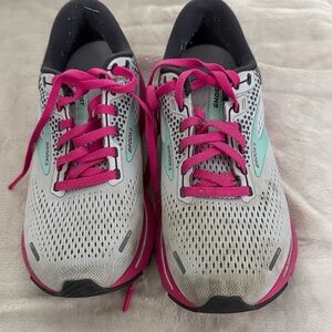 Brooks Women's Gray and Pink Running Shoes